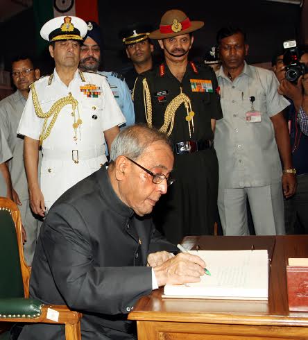 President Pranab Mukherjee visits Golden Jubilee commemorative exhibition of 1965 Indo-Pak War 