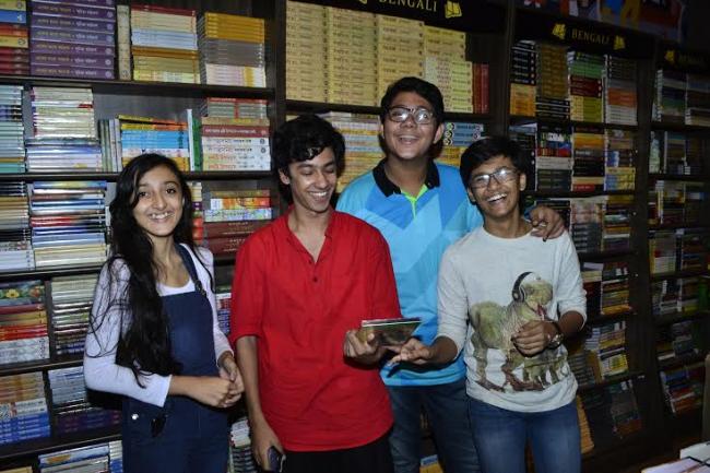 Soumitra, Shoojit release DVD of Open Tee Bioscope