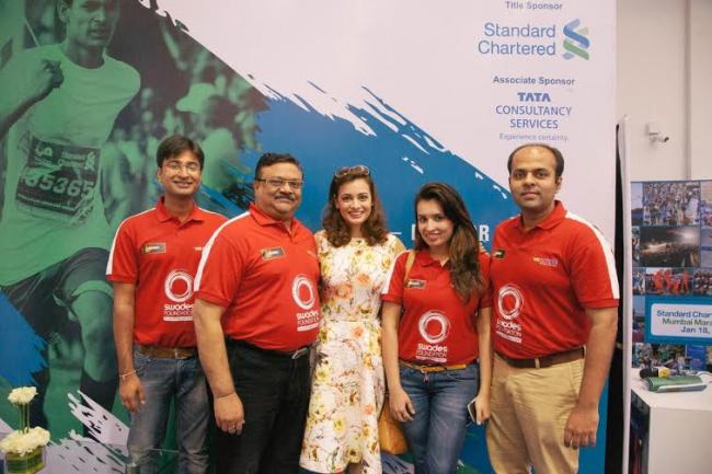 Dia attends Standard Charted Mumbai Marathon event