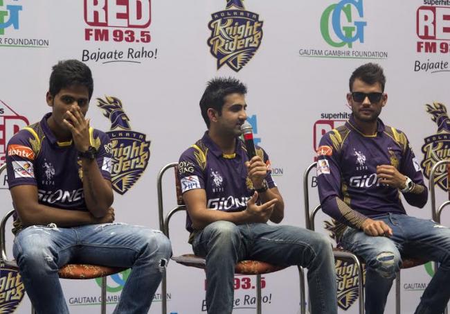 Gautam, KKR team members activate "KKR ka Control Room-College"