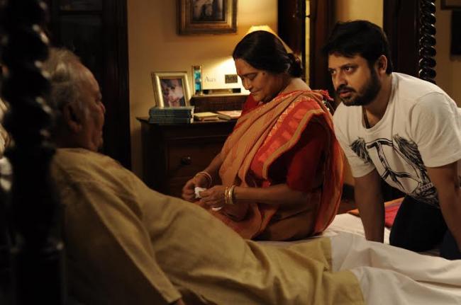 Soumitra Chatterjee busy shooting for Bela Seshe