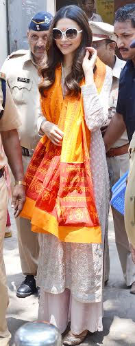 Deepika visits Siddhivinayak Temple