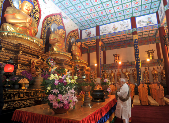  Modi interacting with the people near the Da Xing Shan Temple