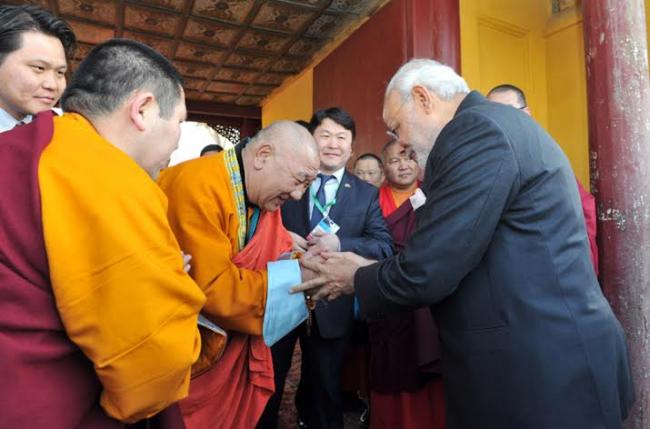 Modi visiting the Gandan Monastery