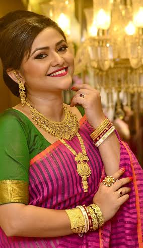 Koneenica Banerjee inaugurates revamped Tanishq Bowbazar Store in Kolkata