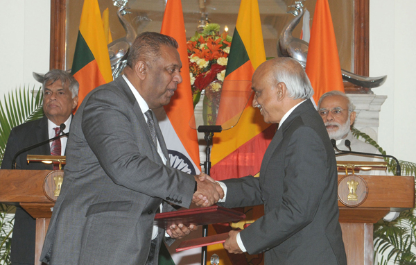 PM Narendra Modi meets Sri Lankan PM