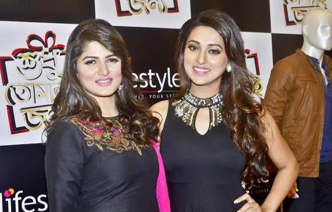 'Shudhu Tomari Jonyo' cast unveil Lifestyle's Autumn Winter Collection 2015 