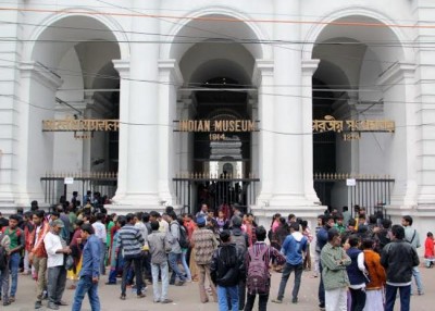 Kolkata hits outdoor to celebrate new year 