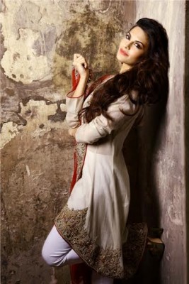 Jacqueline Fernandez heads to Vietnam with family