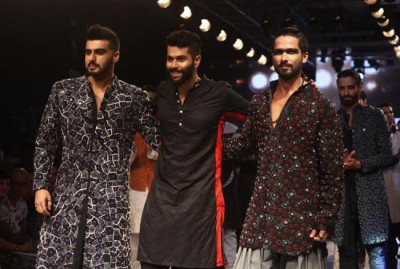 Shahid, Arjun walk LFW ramp for Kunal Rawal