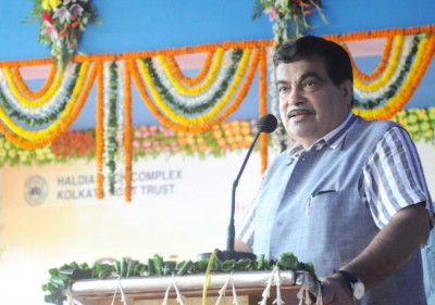 Nitin Gadkari addressing at the inauguration of the Bio-diesel Dispensing Unit, at Haldia Dock Complex