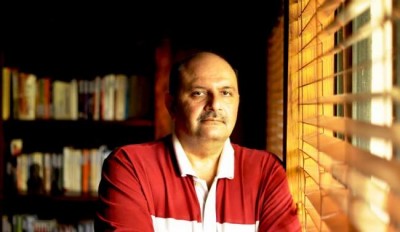 Dhoni praises Parag Shah's upcoming guide on entrepreneurship