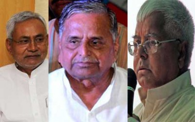 Nitish, Lalu, Mulaym to hold talks to clear roadblocks to formation of Janata Parivar