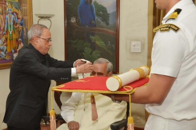 Prez bestows Bharat Ratna om ex-PM Atal Bihari  Vajpayee  