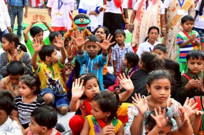 Young champions of 'Raho Swachh, Jiyo Mast' Campaign felicitated in Kolkata
