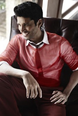 Farhan Akhtar saves film crew member in sea