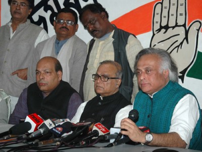 Congress continues attacking Centre, demands Swaraj, Raje' resignations