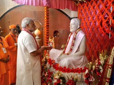 PM Modi visits Dhakeshwari Temple, Ramakrishna Mission in Bangladesh
