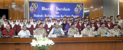 Kashmir school children met Union Home Minister Rajnath Singh 