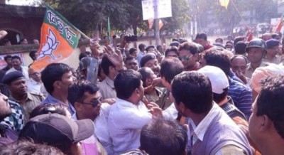 BJP holds law violation programme across WB, male cop allegedly beats female protester
