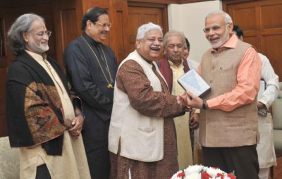 Delegation of artistes from Sangeet Natak Akademi calls on PM