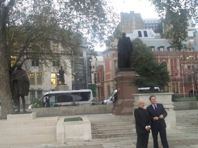 Narendra Modi pays homage to Mahatma Gandhi in London