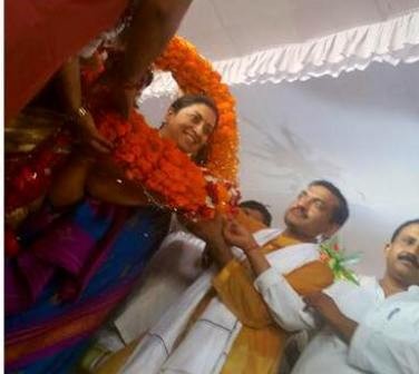 Smriti Irani takes on Rahul in Congress stronghold Amethi 