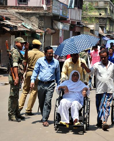 Kolkata votes to elect new corporation amid violence