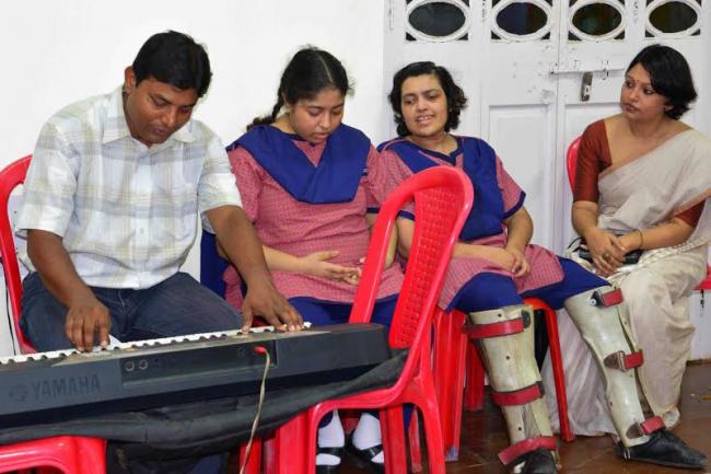 Kolkata: Chemould,Smita Art hold Freedom  art workshop