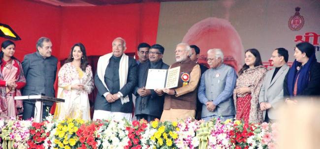 Modi launching Beti Bachao Beti Padhao Logo at Panipat