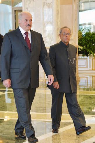 Mukherjee attends ceremonial reception at Palace of Independence