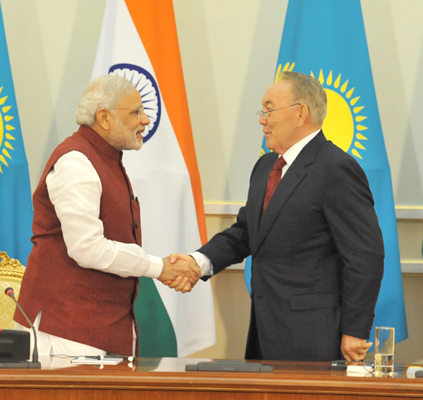 Modi being received by the President of the Republic of Kazakhstan
