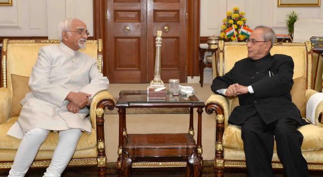Narendra Modi with the soldiers at the Dograi War Memorial