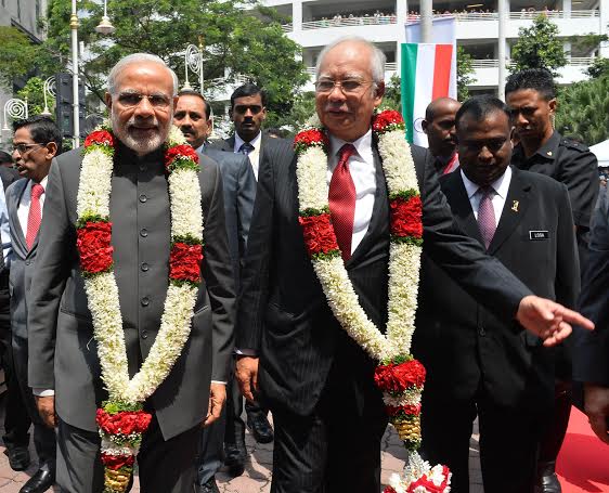 Narendra Modi being received by the Prime Minister of Malaysia, Mr. Najib Razak
