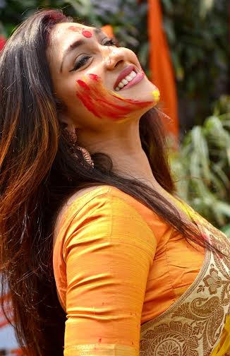 'Bela Sheshe' cast celebrate basanta utsav