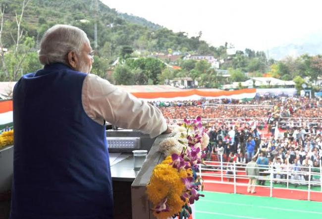 Narendra Modi addressing the gathering at Chanderkote