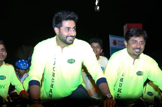 Abhishek attends 'Nashik Peloton'  cycling race