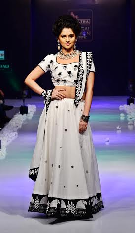 Models walk the ramp at  Kingfisher Ultrla Bengal Fashion Week