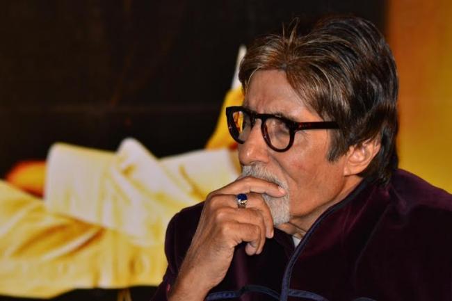 Big B promotes 'Shamitabh' in Kolkata