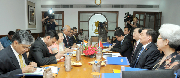 Jantia Hills Autonomous District Council (JHADC) meeting the Vice President, Mohd. Hamid Ansari