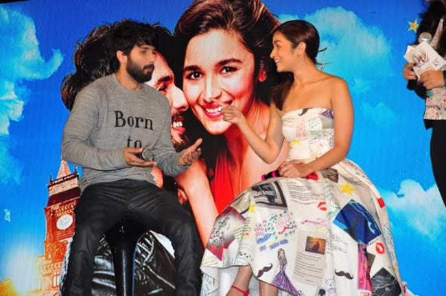 Shahid, Alia attends Mithibai college fest