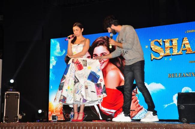 Shahid, Alia attends Mithibai college fest