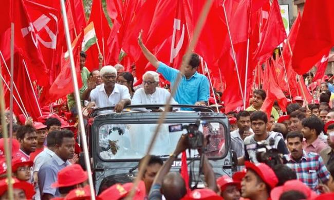Buddhadeb Bhattacharya leads roadshow in south Kolkata