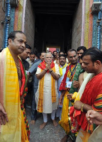  Modi visits Jagannath Temple