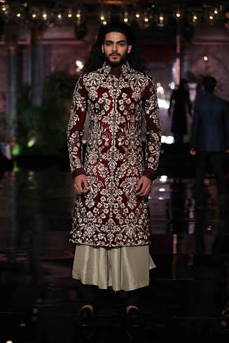 Deepika Padukone sizzles on the ramp at India Couture Week