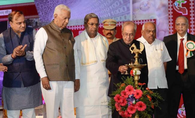 Pranab Mukherjee dedicating Shri Shankara Cancer Hospital and Research Centre to the Nation, at Bengaluru
