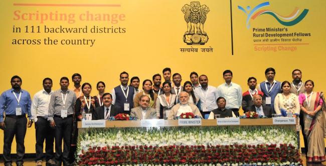 Pranab Mukherjee paying floral tributes