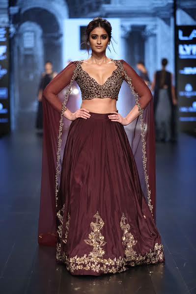 Ileana D'Cruz sizzles LFW ramp