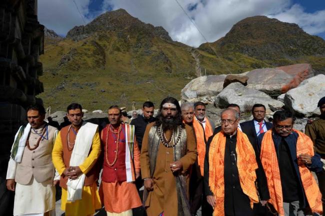 Pranab Mukherjee visits Kedarnath Temple