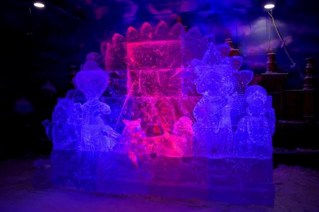 Durga idol made of ice unveiled in Kolkata